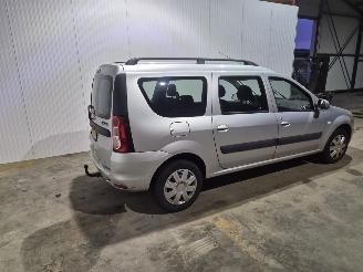 Dacia Logan 1.6 16V Flexifuel Combi/o   1.598cc 77kW (105pk) FWD picture 4