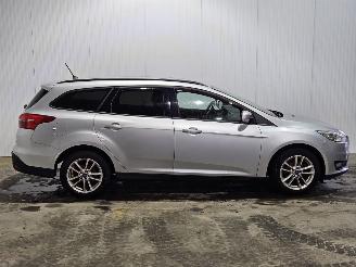 Ford Focus 1.0 Ti-VCT EcoBoost 12V 125 Combi/o  Benzine 998cc 92kW (125pk) FWD picture 2