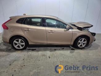 Salvage car Volvo V-40 V40 (MV), Hatchback 5-drs, 2012 / 2019 1.6 T3 GTDi 16V 2013/6