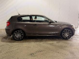BMW 1-serie 116i 1.6 16V Hatchback 2Dr Benzine 1.597cc 90kW (122pk) RWD picture 2