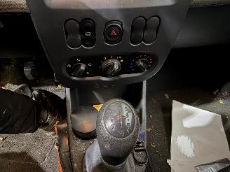 Dacia Sandero 1.2 16V Hatchback  Benzine 1.149cc 55kW (75pk) FWD picture 11