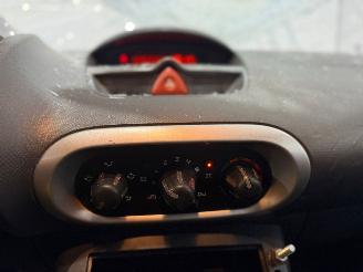 Renault Wind 1.2 16V TCE Cabrio  Benzine 1.149cc 74kW (101pk) FWD picture 11