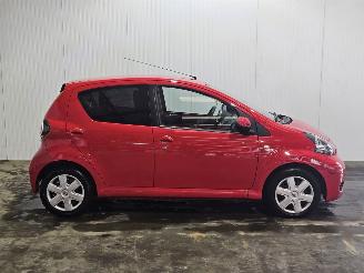 Toyota Aygo 1.0 12V VVT-i Hatchback  Benzine 998cc 50kW (68pk) FWD picture 2