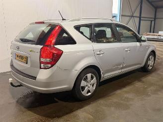  Kia Cee d 1.4 16V Combi/o  Benzine 1.396cc 66kW (90pk) FWD 2011/4