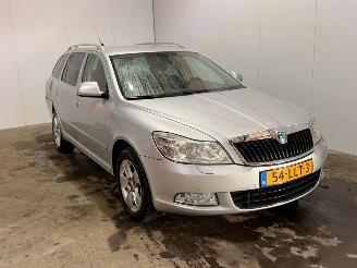 Vaurioauto  passenger cars Skoda Octavia 1.2 TSI Combi/o 4Dr Benzine 1.197cc 77kW (105pk) FWD 2010/5