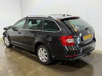 Voiture accidenté Skoda Octavia 1.0 TSI 12V Combi/o 4Dr Benzine 999cc 85kW (116pk) FWD 2020/1