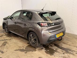 Voiture accidenté Peugeot 208 1.2 Vti 12V PureTech 100 Hatchback 4Dr Benzine 1.199cc 74kW (101pk) FWD 2022/6