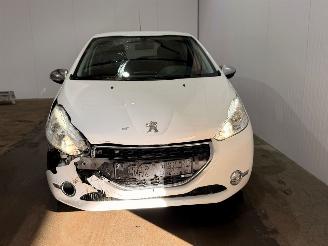 Peugeot 208 1.2 Vti 12V PureTech 82 Hatchback  Benzine 1.199cc 60kW (82pk) FWD picture 4