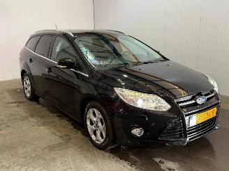 Damaged car Ford Focus 1.0 Ti-VCT EcoBoost 12V 125 Combi/o  Benzine 998cc 92kW (125pk) FWD 2012/10