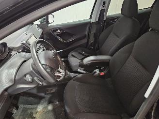 Peugeot 208 1.2 Vti 12V PureTech Hatchback  Benzine 1.199cc 61kW (83pk) FWD picture 11