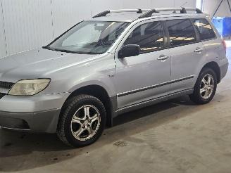 Mitsubishi Outlander 2.0 16V 4x2 SUV  Benzine 1.997cc 100kW (136pk) FWD picture 5