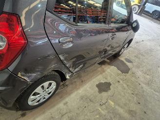 Hyundai I-10 1.0i 12V Hatchback  Benzine 998cc 51kW (69pk) FWD picture 5