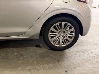Peugeot 208 1.6 Blue HDi 75 picture 3