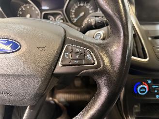 Ford Focus 1.0 Titanium picture 16
