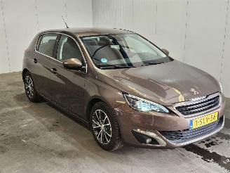 Vaurioauto  passenger cars Peugeot 308 1.6 16V THP Hatchback 4Dr Benzine 1.598cc 92kW (125pk) FWD 2013/11