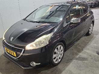 krockskadad bil auto Peugeot 208 1.4 16V Hatchback  Benzine 1.397cc 70kW (95pk) FWD 2012/4