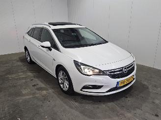 Coche accidentado Opel Astra SPORTS TOURER+ 1.6 CDTI 110 16V Combi/o  Diesel 1.598cc 81kW (110pk) FWD 2017/8