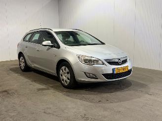 Schadeauto Opel Astra SPORTS TOURER 1.4 Edition 2011/2