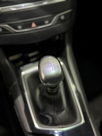 Peugeot 308 1.2 PureTech Blue Lease Executive picture 13
