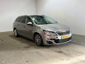 Vaurioauto  passenger cars Peugeot 308 1.6 BlueHDI Blue Lease Executive Pack 2015/12
