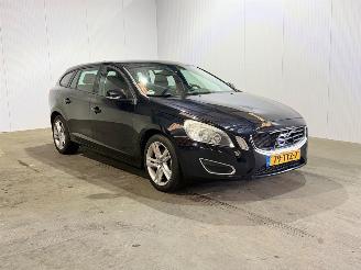 krockskadad bil auto Volvo V-60 1.6 T3 Kinetic 2012/4