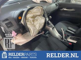 Toyota Auris Auris (E15), Hatchback, 2006 / 2012 1.6 Dual VVT-i 16V picture 9