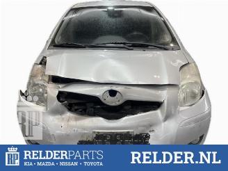 Vrakbiler auto Toyota Yaris Yaris II (P9), Hatchback, 2005 / 2014 1.33 16V Dual VVT-I 2011/3