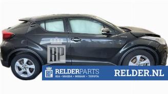 Toyota C-HR C-HR (X1,X5), SUV, 2016 1.8 16V Hybrid picture 2