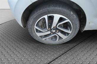 Peugeot 108 1.2 VTI     ONLY FOR PARTS picture 18