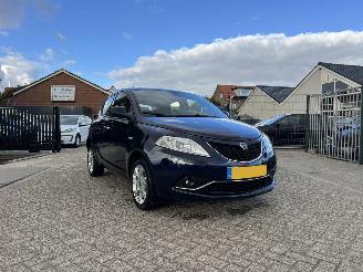 Schadeauto Lancia Ypsilon 0.9 TwinAir Opening Edition AUTOMAAT !! 2016/9