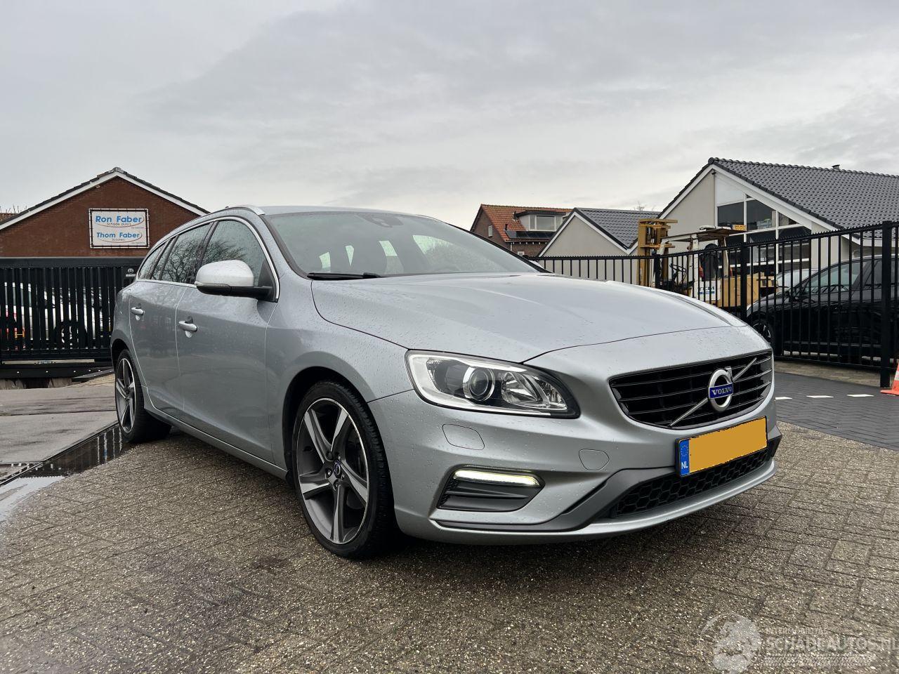 Volvo V-60 1.5 T3 R-Design