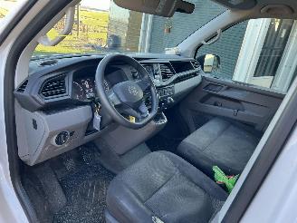 Volkswagen Transporter 2.0 TDI L2H3 28 picture 17