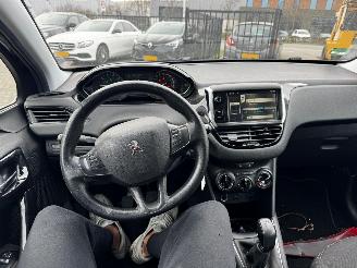 Peugeot 208 1.2 VTi Active picture 18