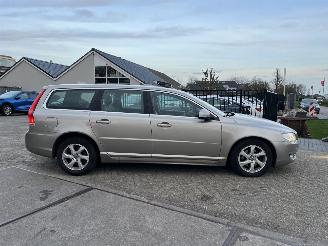 Volvo V-70 2.0 T4 Inscription Edition picture 3