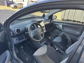 Peugeot 107  picture 13