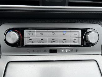 Hyundai Kona EV Premium 64 kWh Panorama! picture 14
