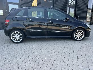 Mercedes B-klasse 150 Automaat !! apk tot maart 2027 picture 2