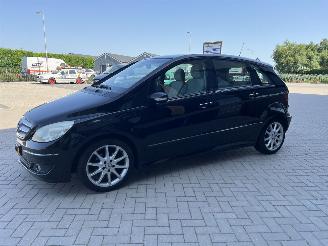 skadebil auto Mercedes B-klasse 150 Automaat !! apk tot maart 2027 2007/3