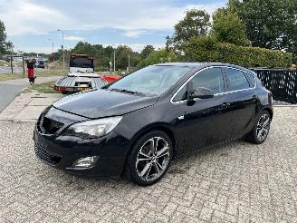 damaged passenger cars Opel Astra 1.6 Sport 2010/2