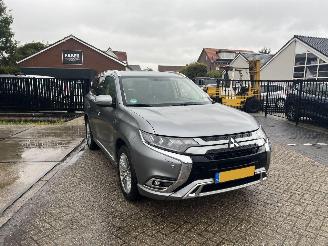 krockskadad bil auto Mitsubishi Outlander 2.4 PHEV Intense+ 2020/9