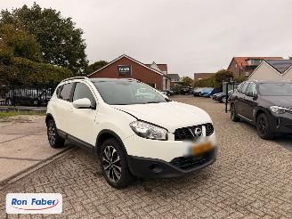 Damaged car Nissan Qashqai 1.6 Connect Edition 2013/4