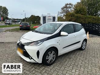uszkodzony samochody osobowe Toyota Aygo 1.0 VVT-i x-play | 14.325 km!! 2014/9