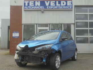 damaged passenger cars Renault Zoé Intens 43kw, Airco, R-Link Navi, Cruise , Incl. Accu !! 2016/12