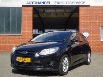 skadebil auto Ford Focus 1.0 EcoBoost Titanium, Airco, Cruise control, Trekhaak 2014/4