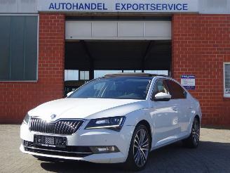 Coche accidentado Skoda Superb 2.0 TDI Ambition Business, Panorama, Navi, DAB+, Climate & Cruise 2016/9