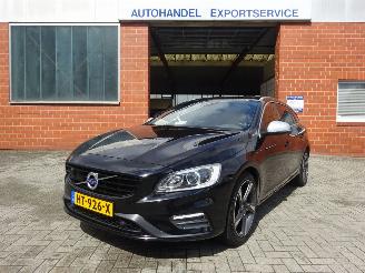 Unfallwagen Volvo V-60 2.4 D6 Twin Engine R-Design, Climatecontrol, Parkeersensoren 2015/12