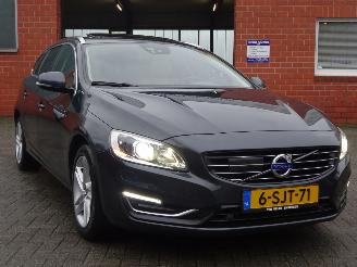 Volvo V-60 D6 AWD Plugin-Hybrid Summum, Leder, Schuifdak, Navi, Lane assist picture 3