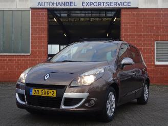 skadebil auto Renault Scenic 1.6 Parisienne 81kw Benz., Panorama, Navi, Climate&Cruise 2012/1