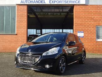 skadebil auto Peugeot 208 1.2i Intuitive, Leer, Navi-MMS, Cruise & Climate 2013/3