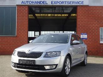 skadebil auto Skoda Octavia 1.6 TDI Greentech Ambition Businessline, Climate & Cruise, Navi 2013/9